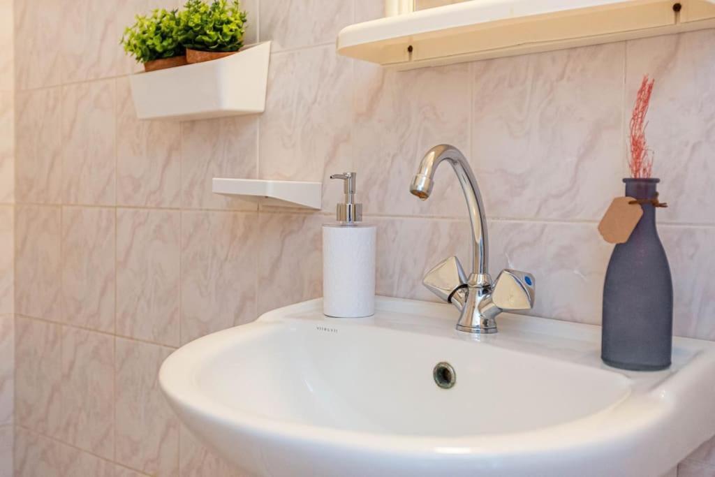 Blue Maraci 2 - Sea View, Kitchen, Beach Access Apartment Himare Ngoại thất bức ảnh